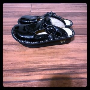 Classic Brilliant Black Patent ALG-101 Clog Shoes